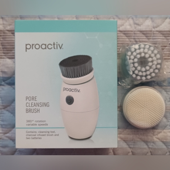 Proactiv Charcoal Poor Cleaning Brush - Picture 1 of 12
